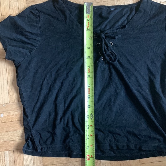 • Black Crop Top • - Picture 4 of 10